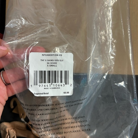 The North Face Tan Fleece Gloves - Picture 4 of 4